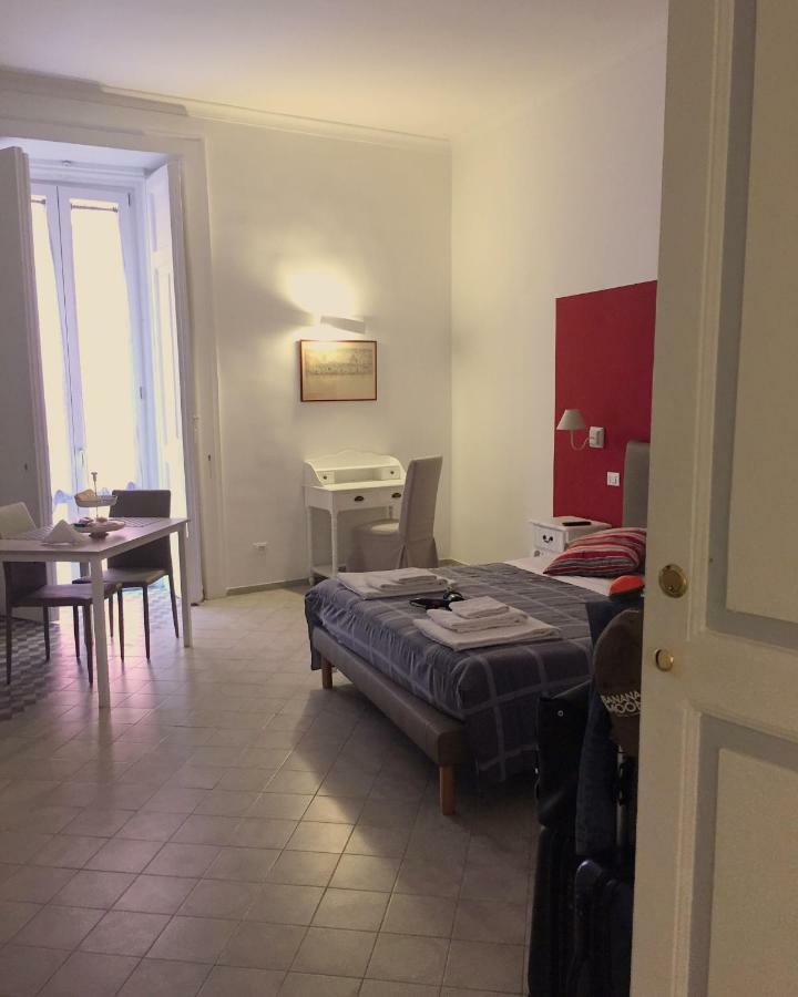 B&B Il Balconcino A Santa Chiara Neapel Exterior foto